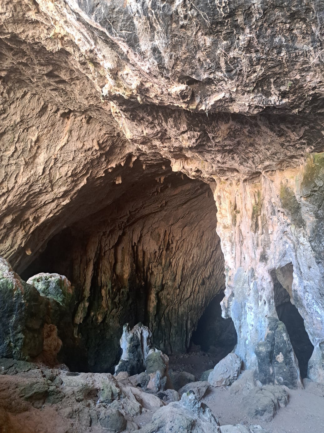 Skoteino Cave