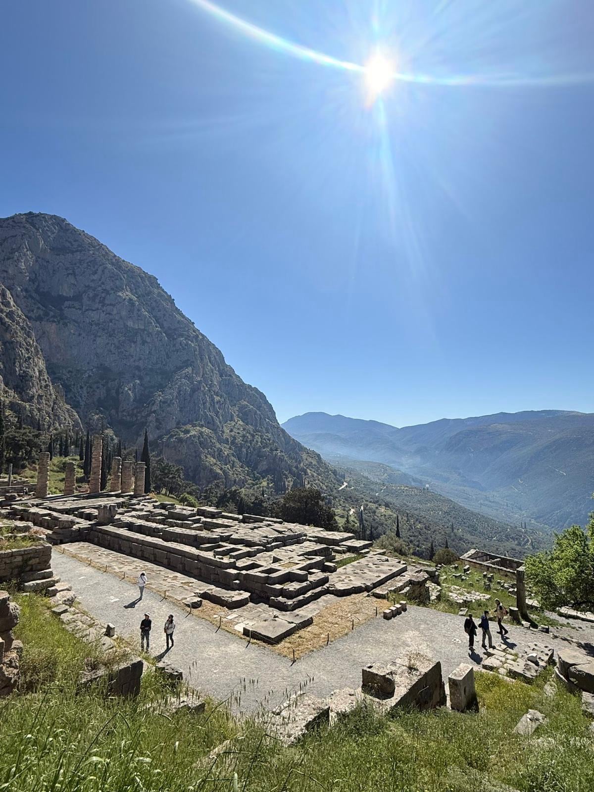 The Delphic oracle tour